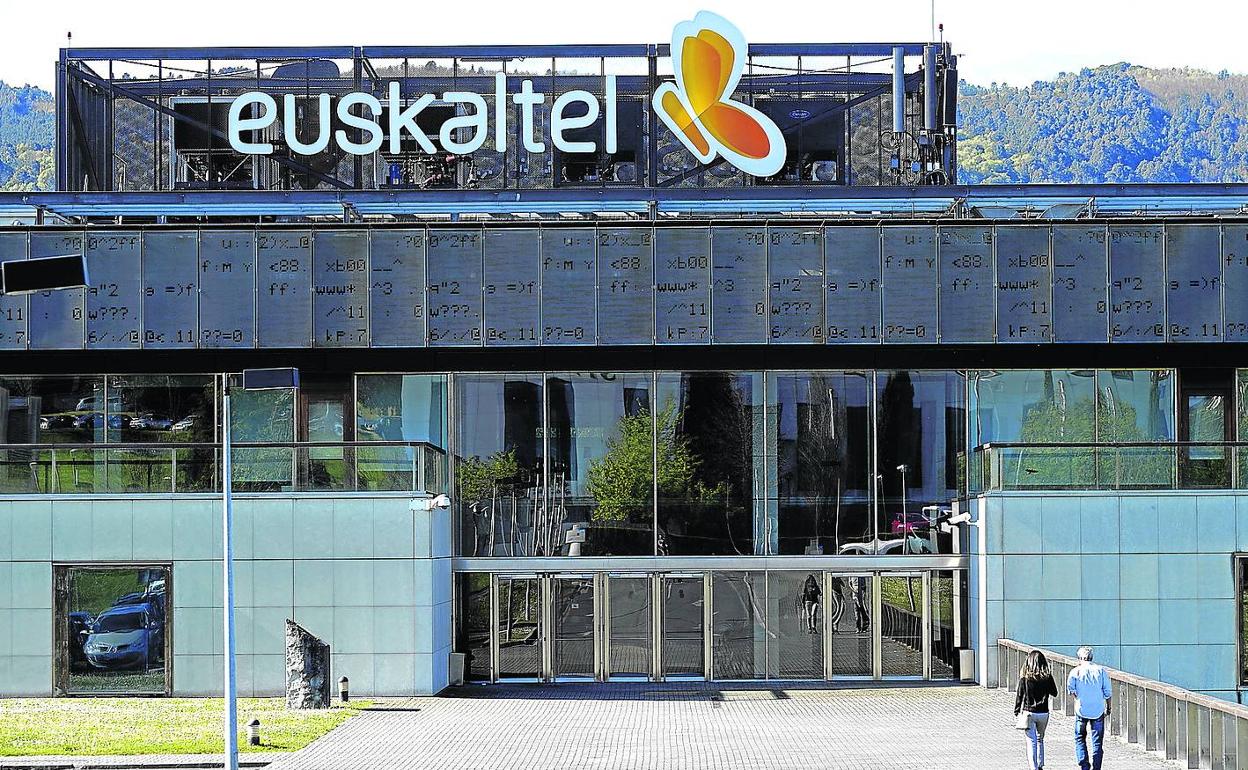 La sede social, fiscal y centro de decisión de Euskaltel ha permanecido hasta el momento en el Parque Tecnológico de Bizkaia. 