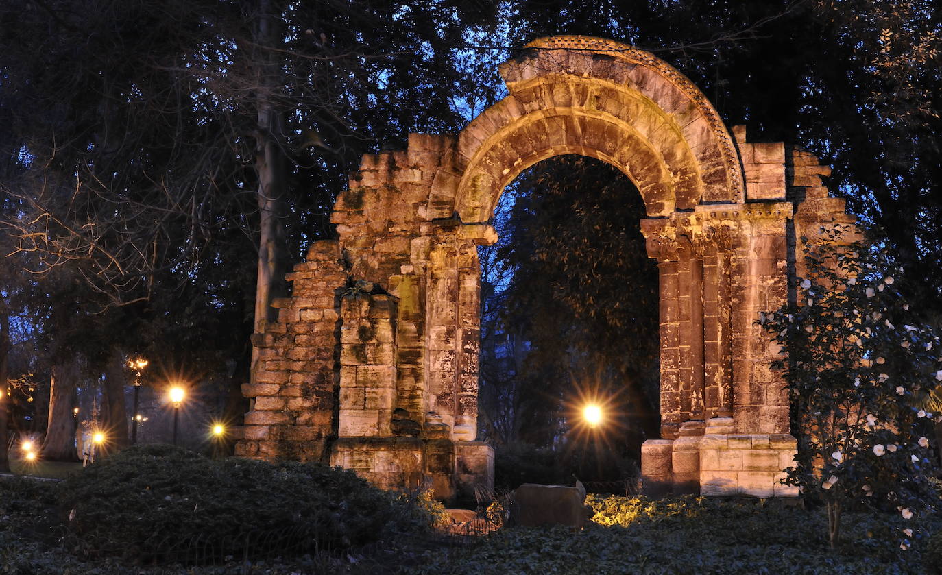 Arco de San Isidoro de Oviedo (Asturias)