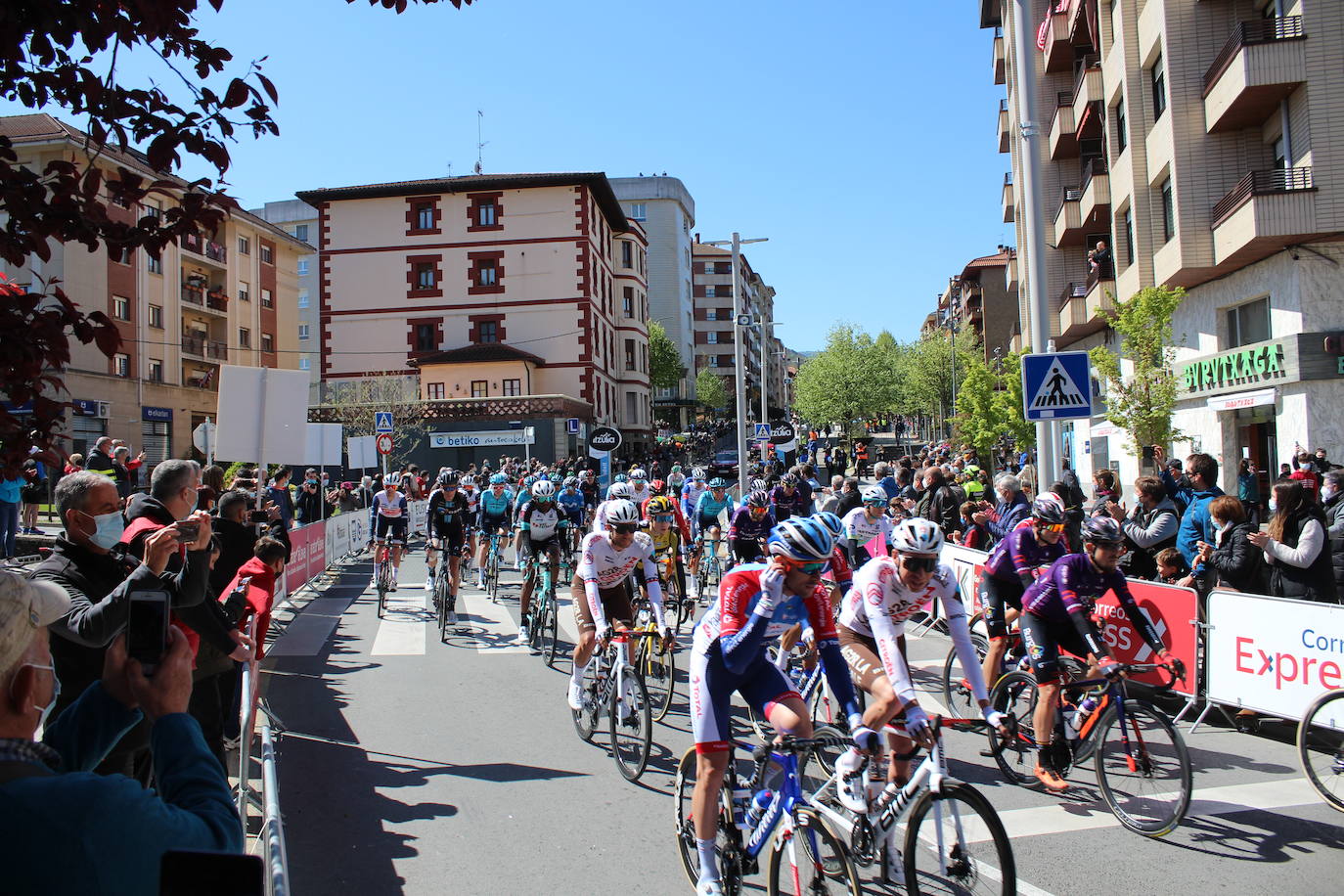 Fotos: Salida de la tercera etapa de la Itzulia desde Amurrio