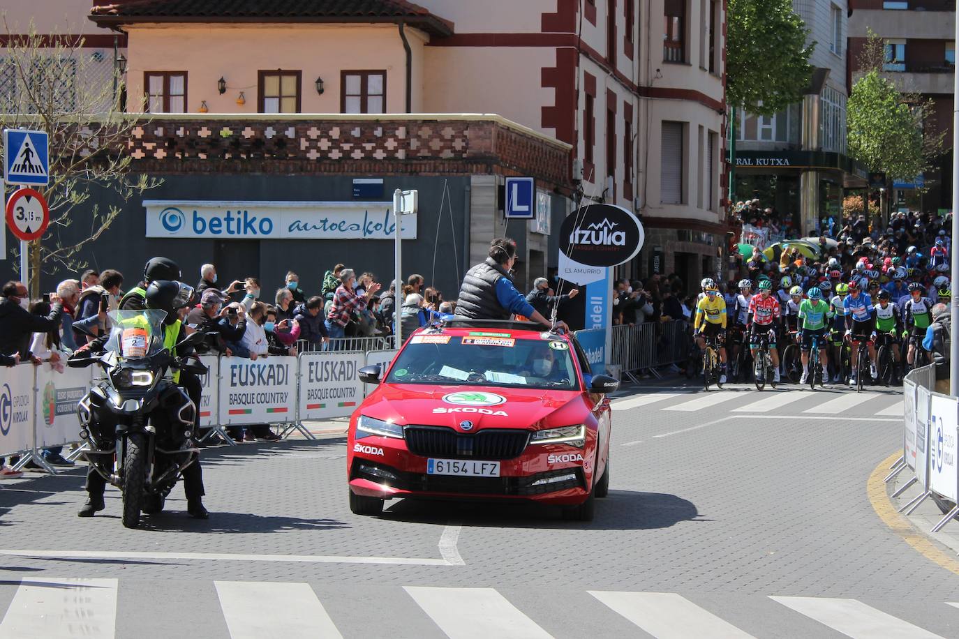 Fotos: Salida de la tercera etapa de la Itzulia desde Amurrio