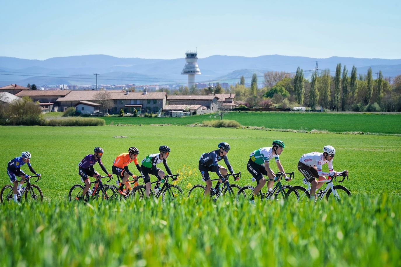 Fotos: Salida de la tercera etapa de la Itzulia desde Amurrio