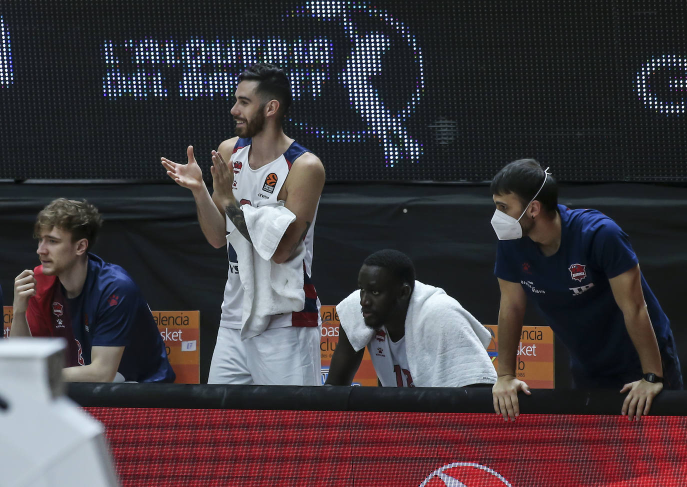 Fotos: Las mejores imágenes del Valencia Basket - Baskonia de la Euroliga