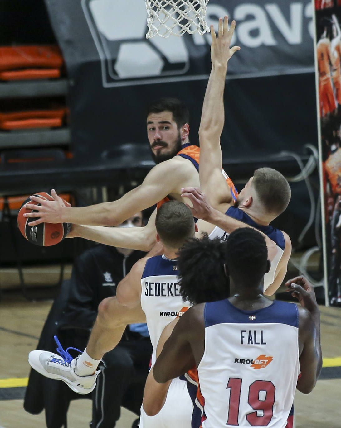 Fotos: Las mejores imágenes del Valencia Basket - Baskonia de la Euroliga