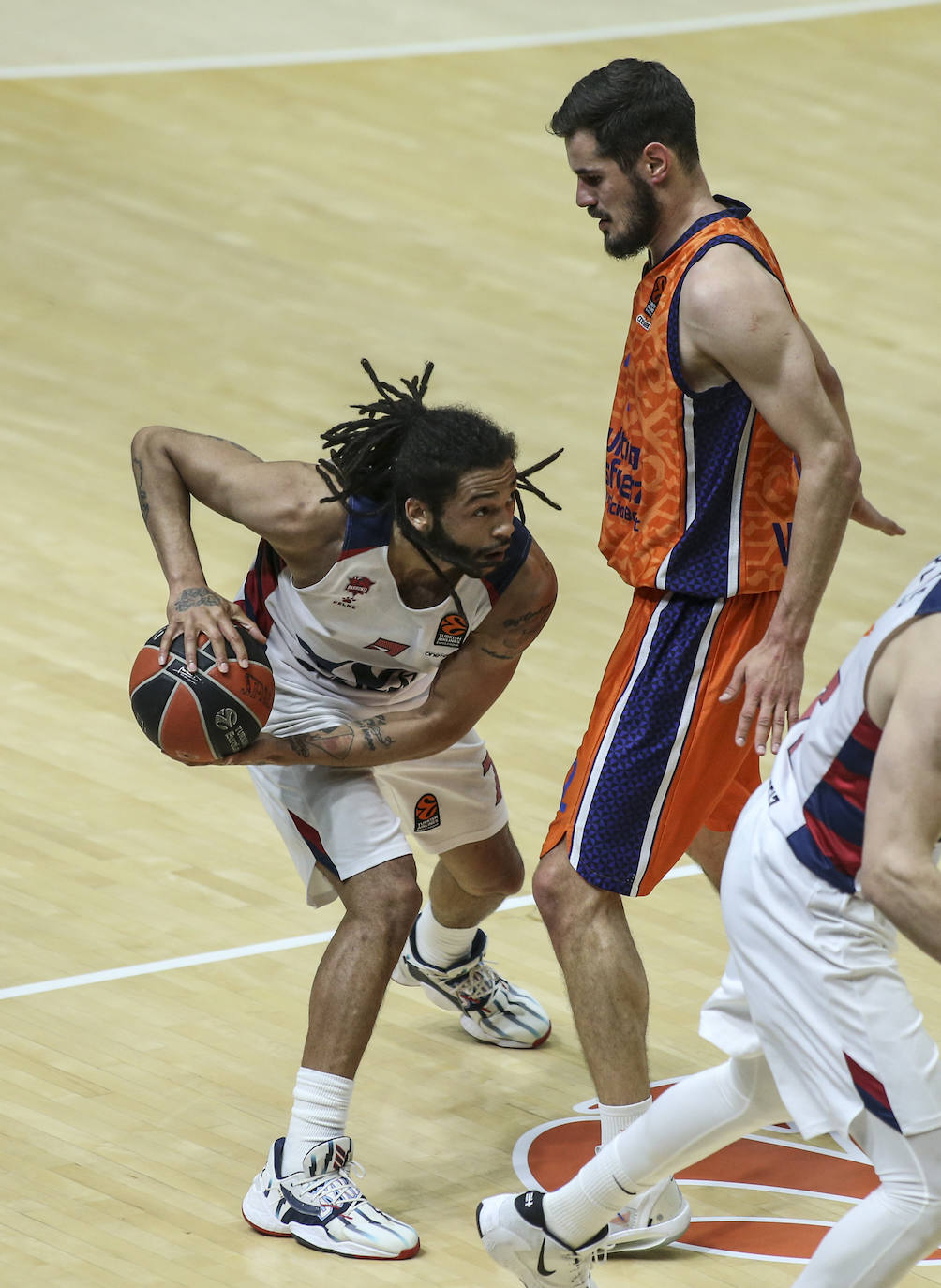 Fotos: Las mejores imágenes del Valencia Basket - Baskonia de la Euroliga
