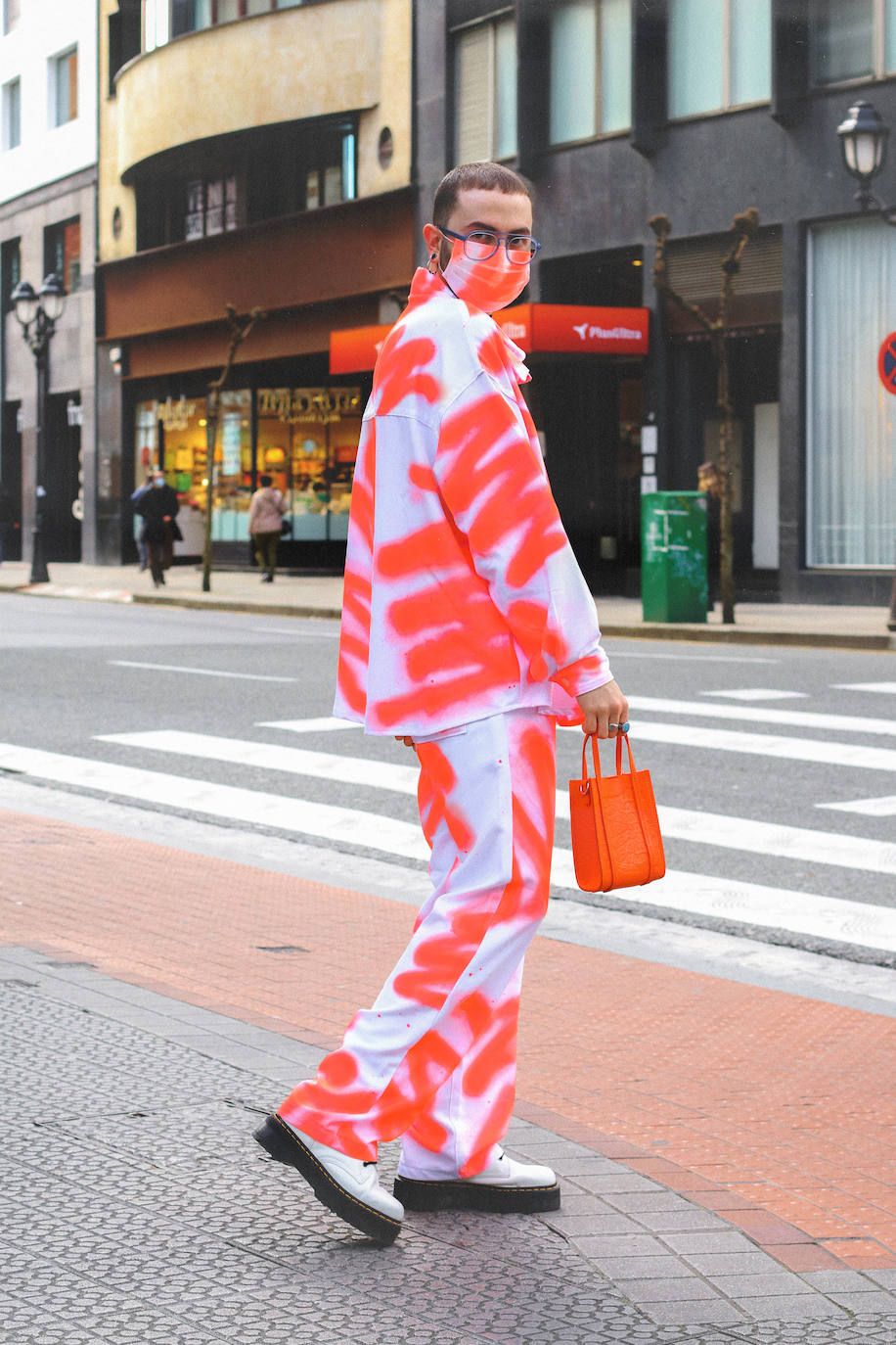 Fotos: Aritz, el rey del &#039;patchwork&#039; que no pasa desapercibido en Bilbao con sus diseños multicolor