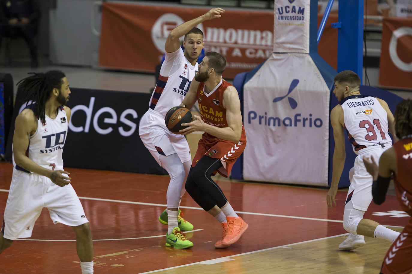 Fotos: El UCAM Murcia - Baskonia, en fotos