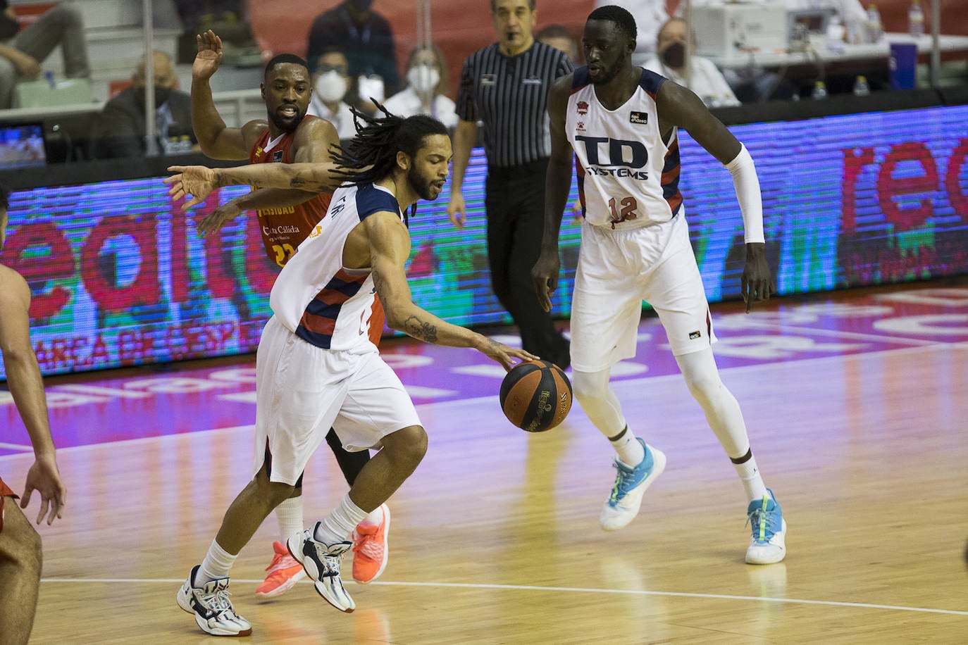 Fotos: El UCAM Murcia - Baskonia, en fotos