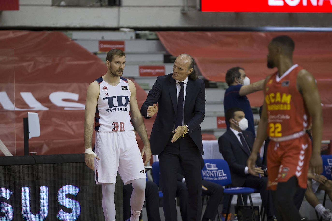 Fotos: El UCAM Murcia - Baskonia, en fotos