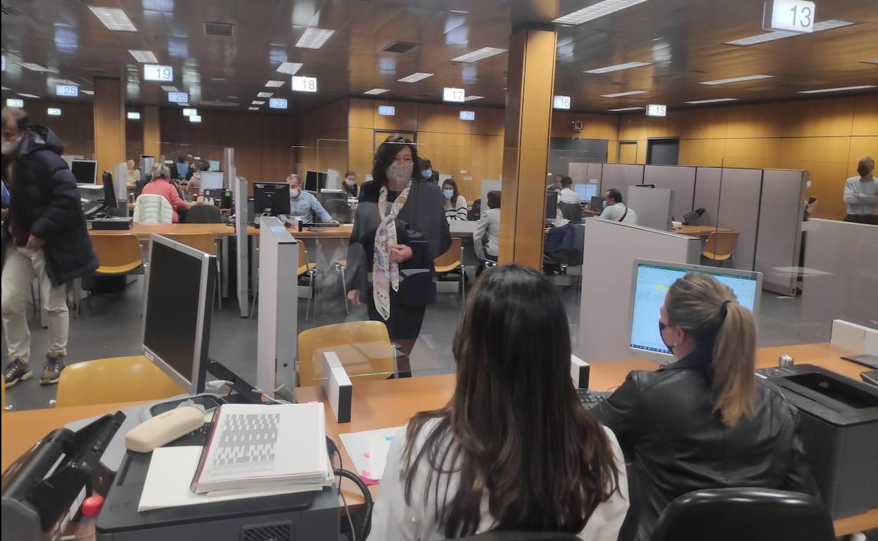 5.589 alaveses piden cita para hacer la declaración del IRPF en las oficinas de Hacienda