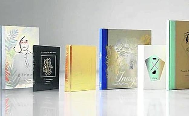 Imagen principal - Cada libro exige un proceso distinto, desde la elección del papel y las tintas a las ilustraciones. 