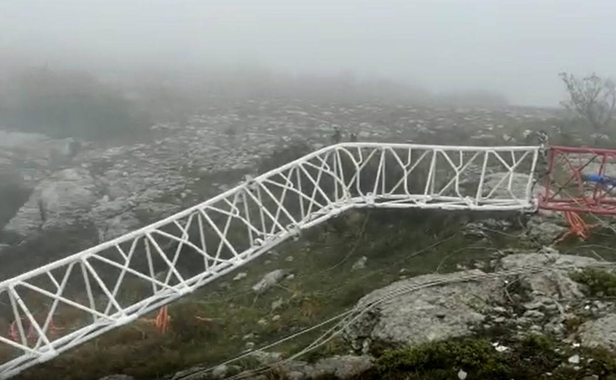 Una de las dos torres de Arkamo acabó destrozada tras el ataque del pasado fin de semana.