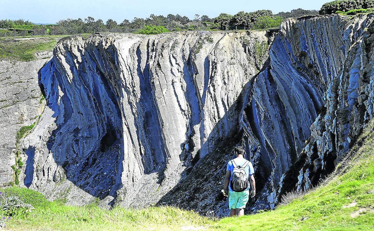 Imagen de una de las zonas de La Galea donde han abierto vías de escalada que amenazan a especies potegidas. 
