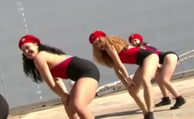 Polémica por un baile de twerking durante la botadura de un barco de la Armada en Australia