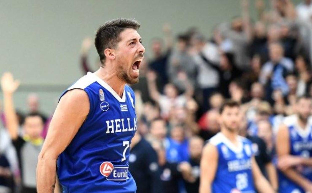 Ioannis Athinaiou jugó las pasadas ventanas FIBA con la selección griega. 