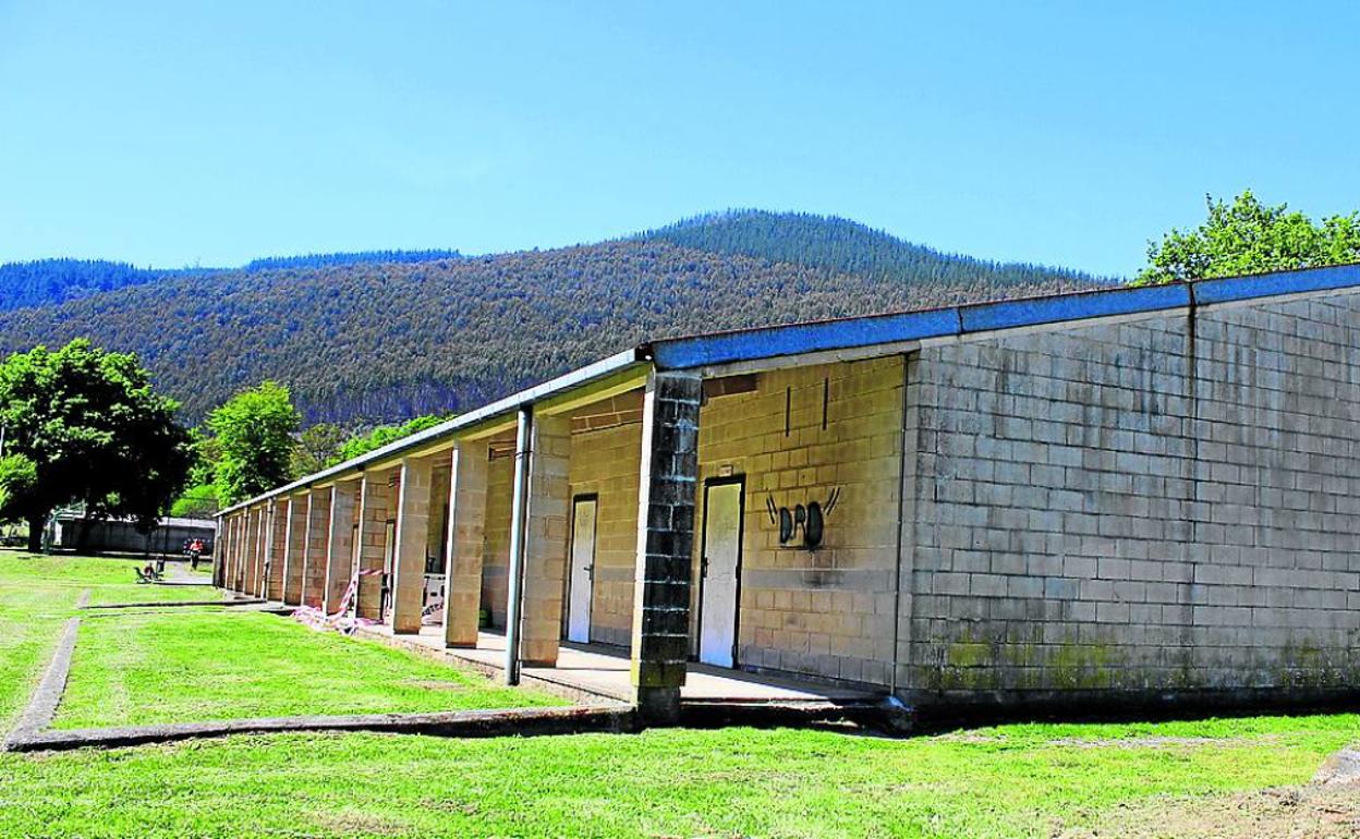 El edificio actual se sustituirá por dos construcciones, una con usos calefactados y la pista de pádel.