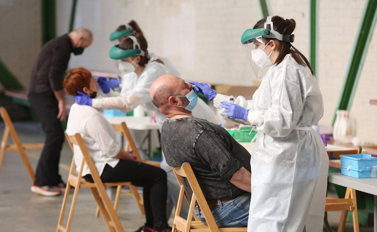 Última hora del coronavirus en el País Vasco: Cien vascos contagiados de coronavirus acaban al día en el hospital