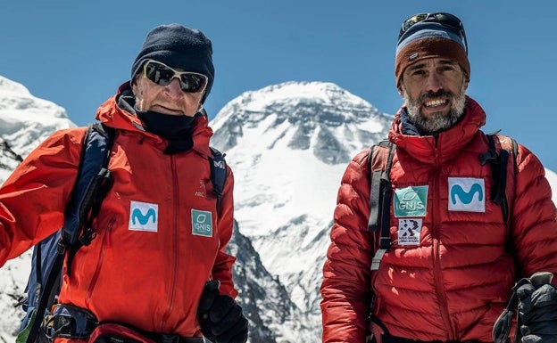 Carlos Soria y Sito Carcavilla, con el Dhaulagiri detrás. 