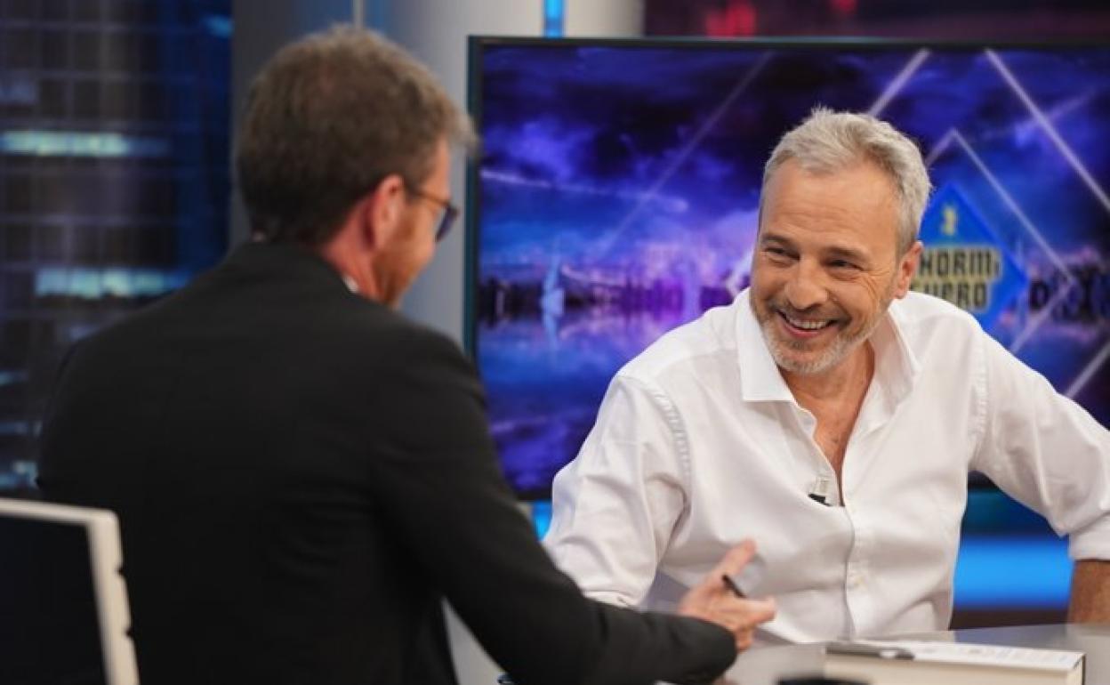 David Summers charló anoche con Pablo Motos en el paltó. 