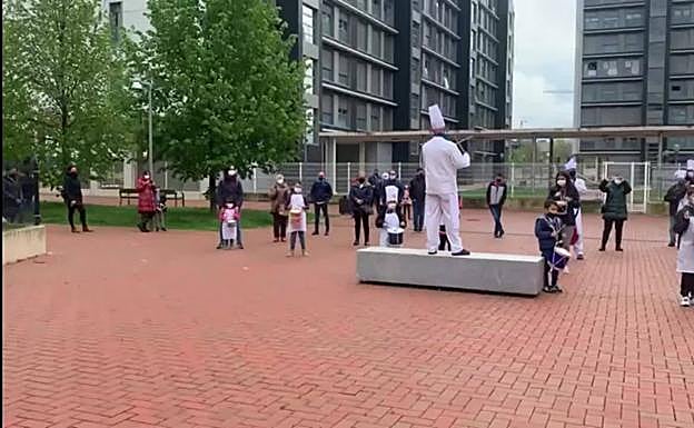 La tamborrada de Zabalgana,un homenaje a su vecino Iván 