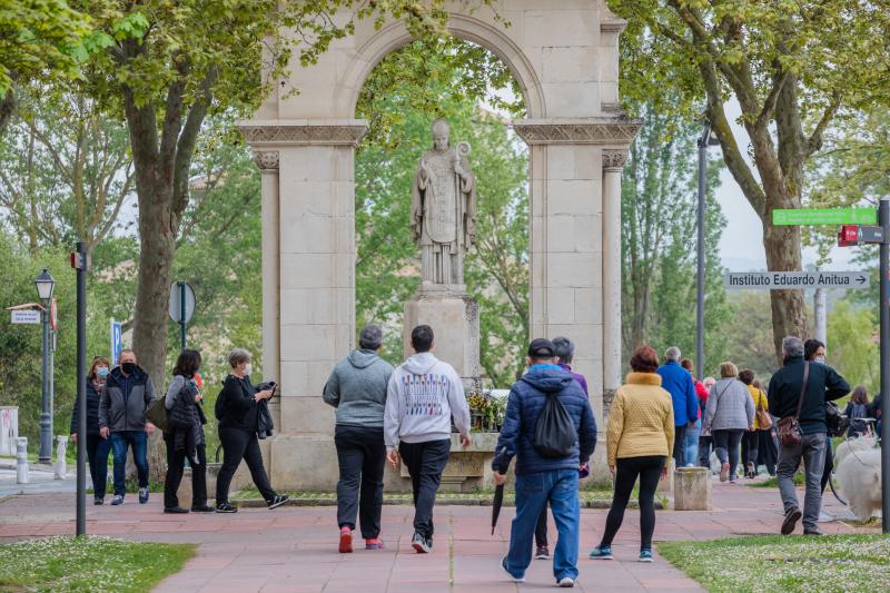 Los alaveses aparecieron con cuentagotas para honrar al patrón de Álava. 