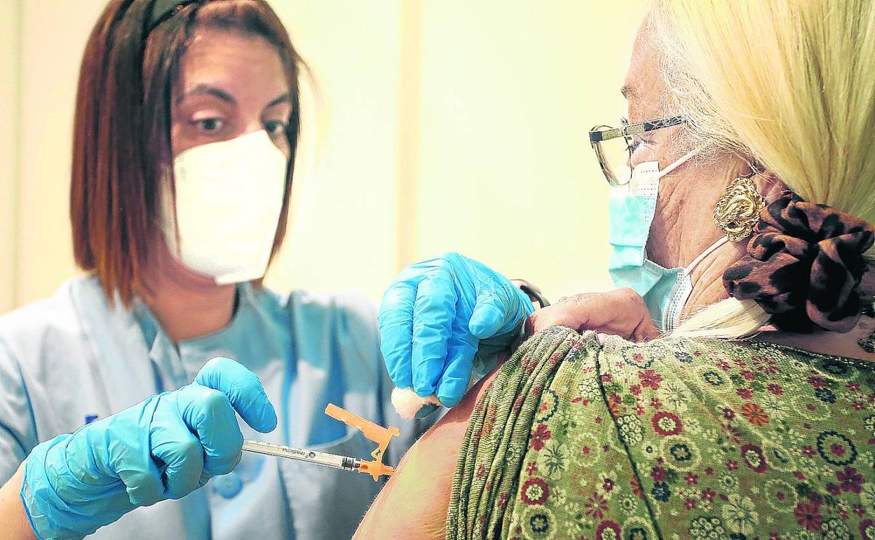 Euskadi no tiene previsto aumentar por el momento el número de 'vacunódromos'. 