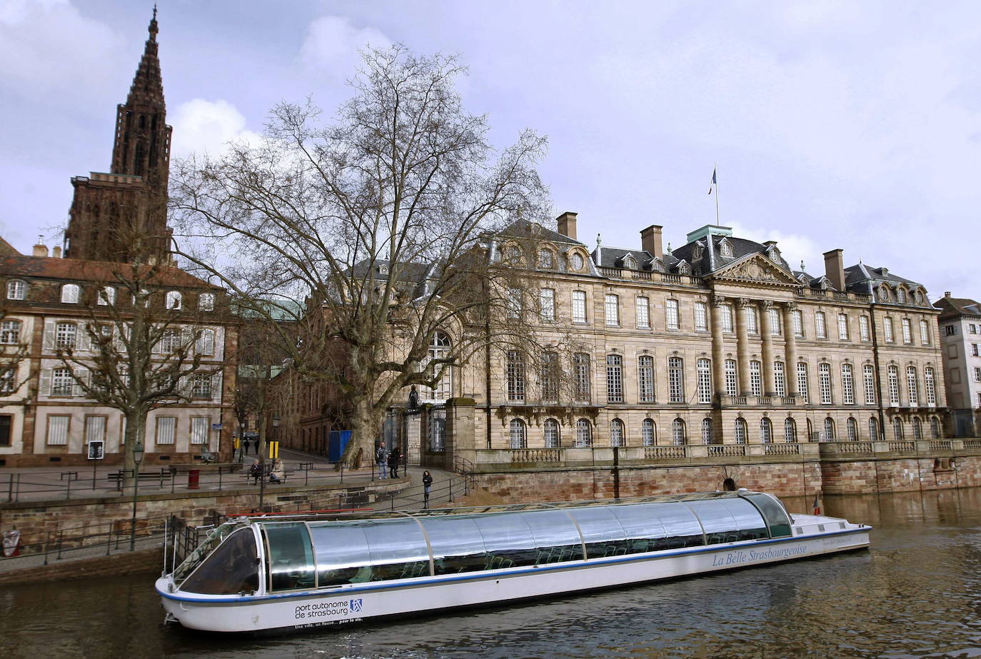 12.- ESTRASBURGO (FRANCIA) | Se encuentra cerca del río Rin, en el noreste de Francia, en la región de Alsacia. La ciudad alberga múltiples instituciones europeas, incluido el Consejo de Europa, el Tribunal Europeo de Derechos Humanos, la Farmacopea Europea, el Parlamento Europeo y el Defensor del Pueblo Europeo.