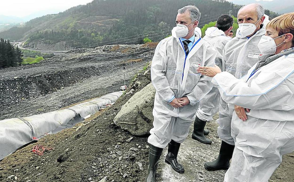 El lehendakari, Iñigo Urkullu, supervisó ayer los trabajos junto al consejero de Seguridad, Josu Erkoreka, y la consejera Arantxa Tapia. 