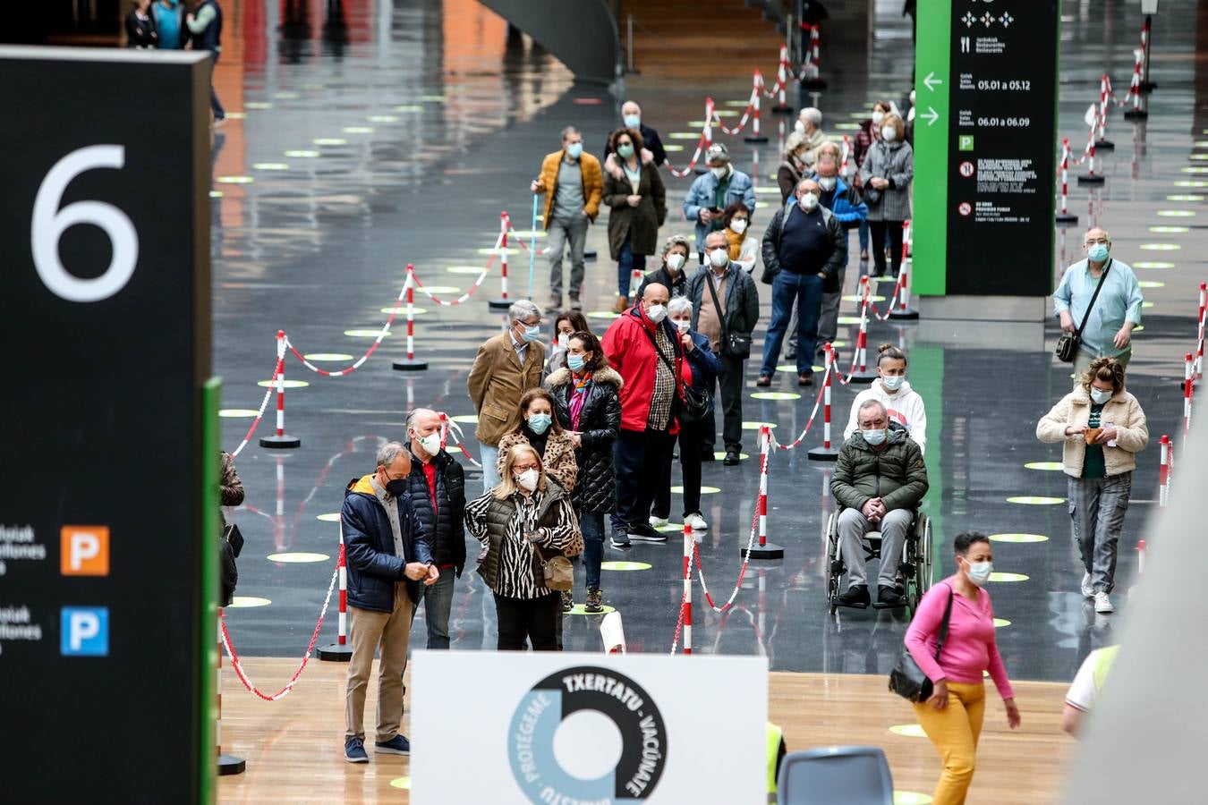 Fotos: Vacunación masiva en el BEC