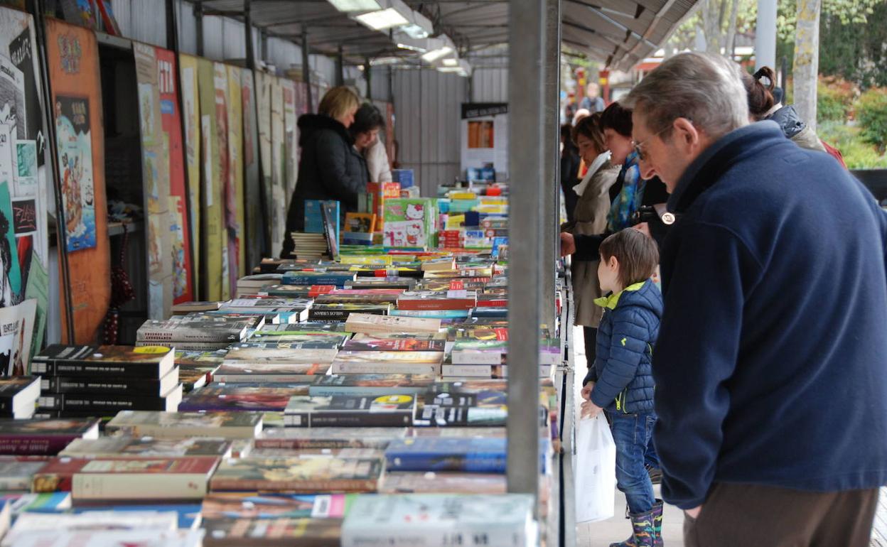 La feria del libro de Amurrio ha cumplido ya dos décadas de citas con los lectores.