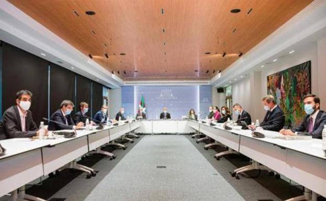 La oposición censura el perfil político de la comisión técnica del LABI