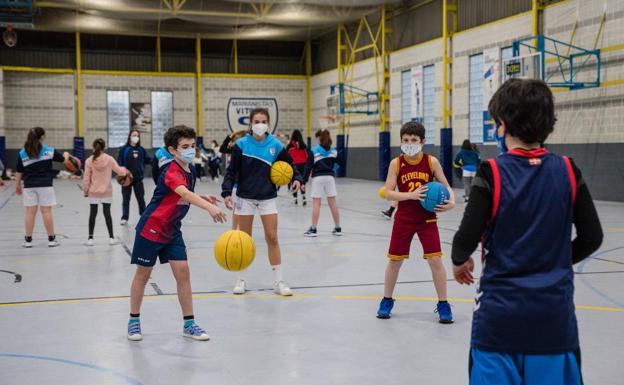 Los entrenamientos del deporte escolar se harán con mascarilla y en grupos de no más de 6 personas