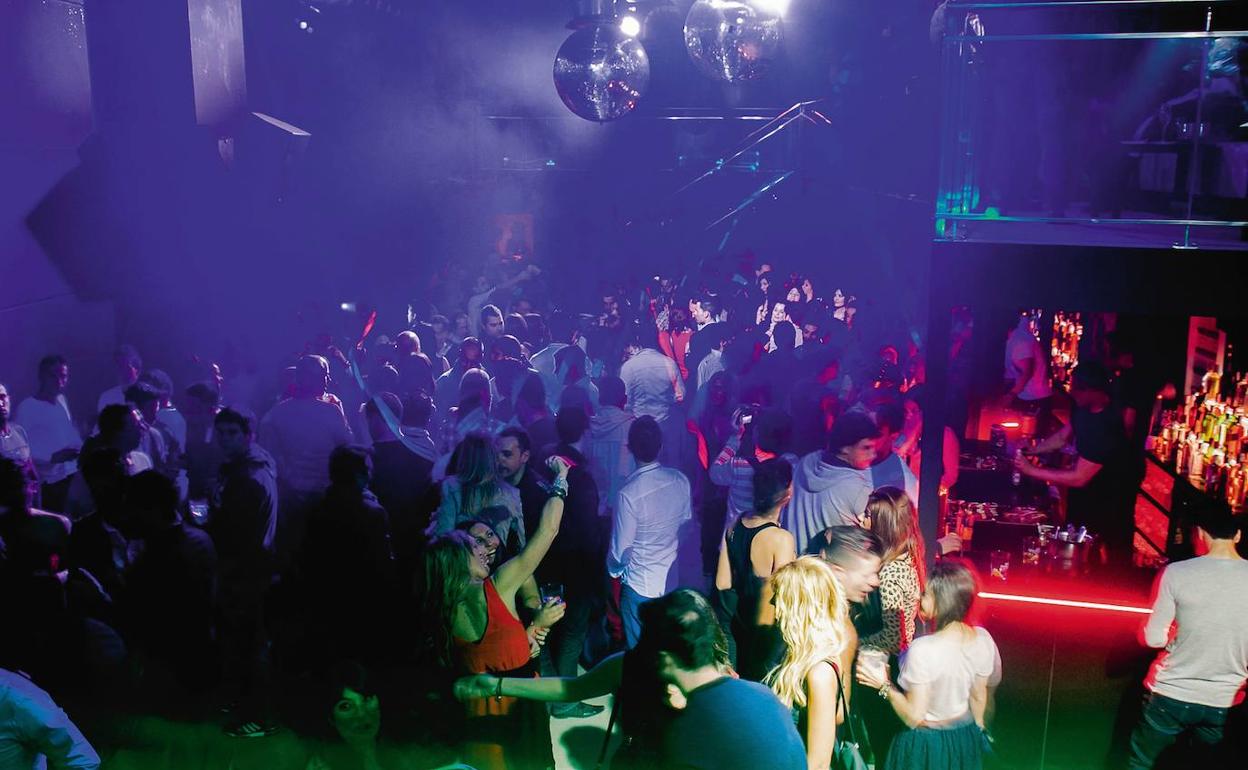 Txokos, lonjas juveniles, pubs y discotecas seguirán cerrados en Euskadi