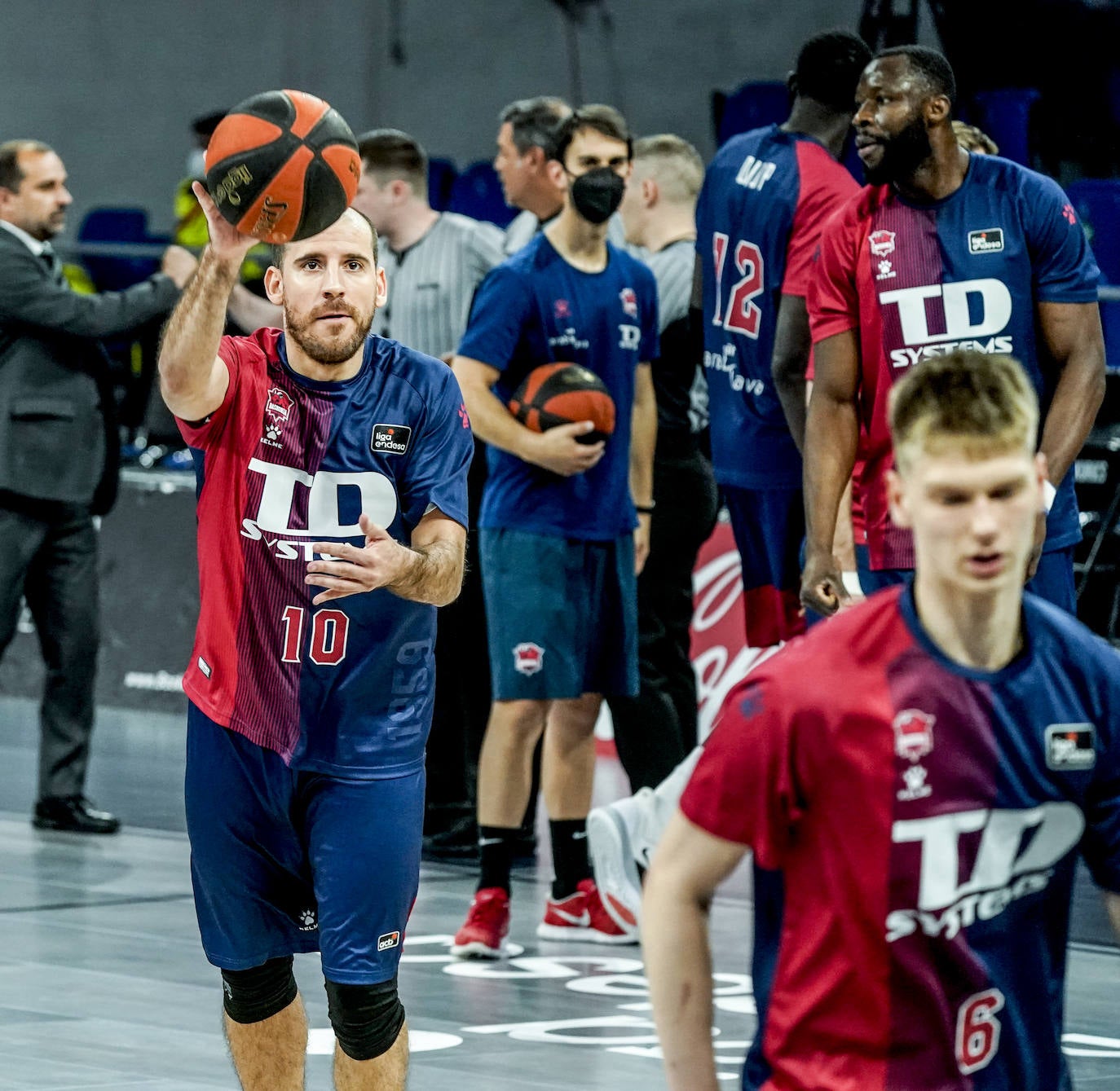 Fotos: Las mejores imágenes del Baskonia-Joventut