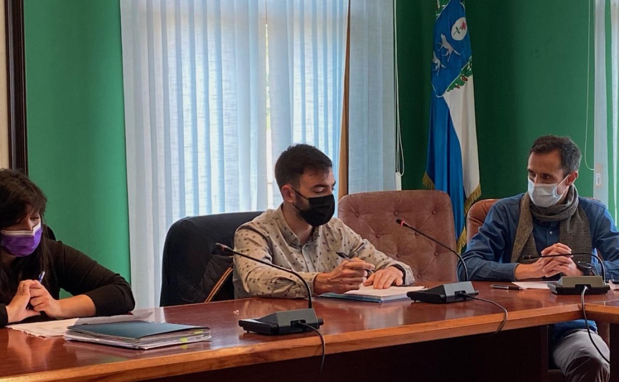 El edil ha tomado el acta de concejal durante el pleno de este jueves. 