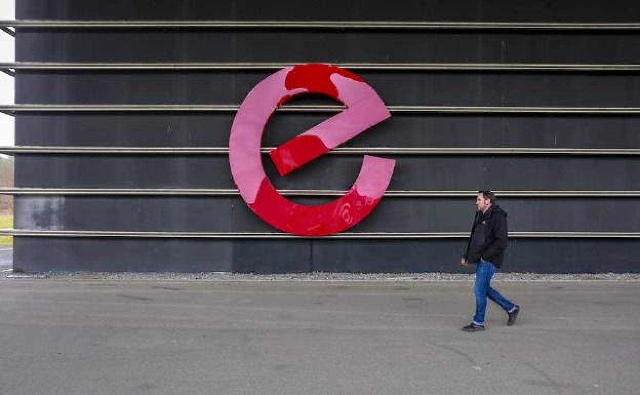 Tapia ve «imposible» buscar una salida al túnel del viento de Miñano si antes no se reforma