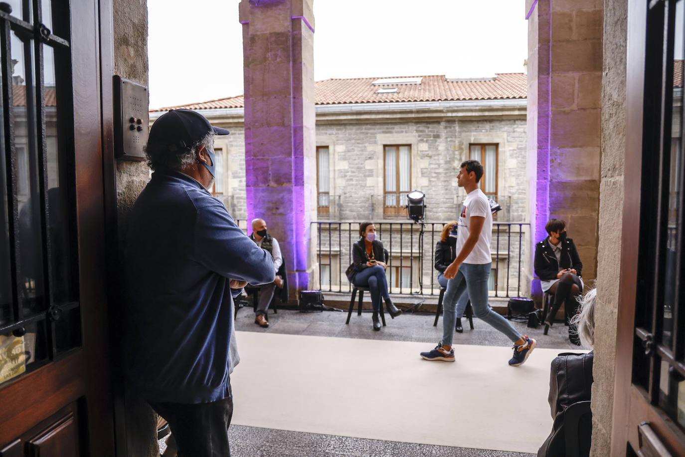 Fotos: Los Arquillos acogen la Pasarela Gasteiz On con la presencia de nuevos diseñadores