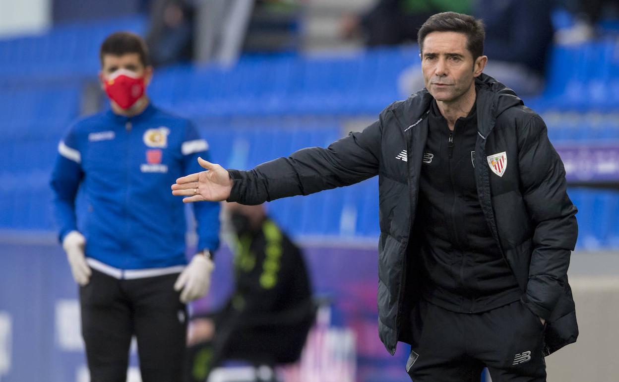 Marcelino corrige a sus jugadores en uno de los partidos de esta temporada. 