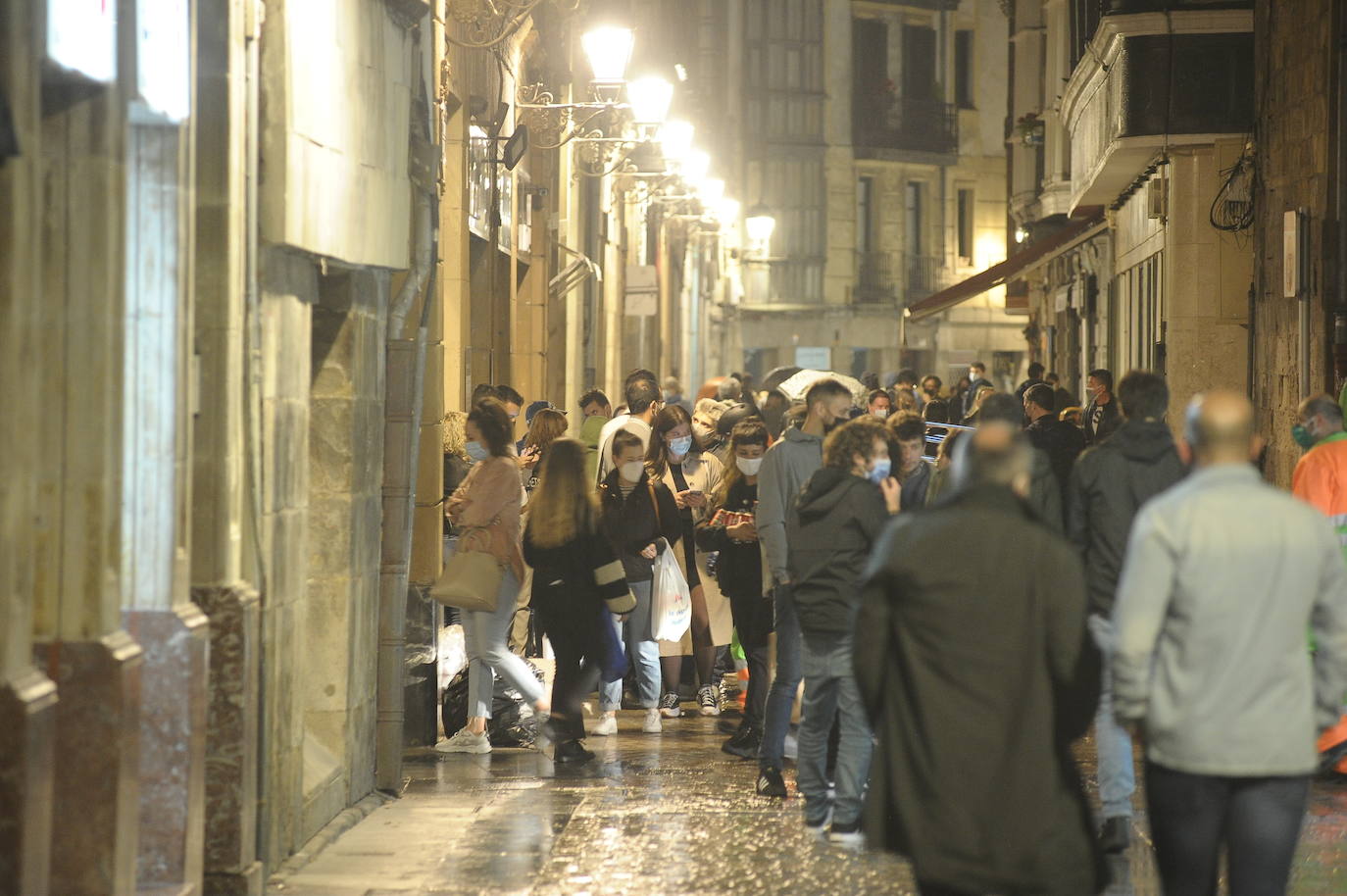 Fotos: Ambientazo en el Casco Viejo y Ledesma y botellones en Doña Casilda