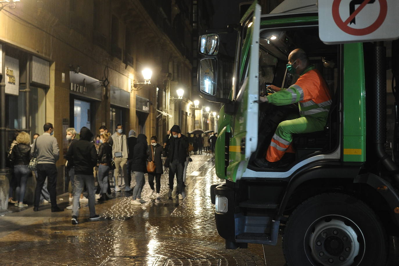 Fotos: Ambientazo en el Casco Viejo y Ledesma y botellones en Doña Casilda