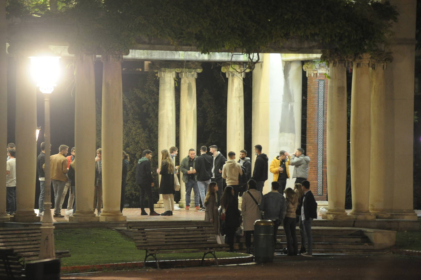 Fotos: Ambientazo en el Casco Viejo y Ledesma y botellones en Doña Casilda