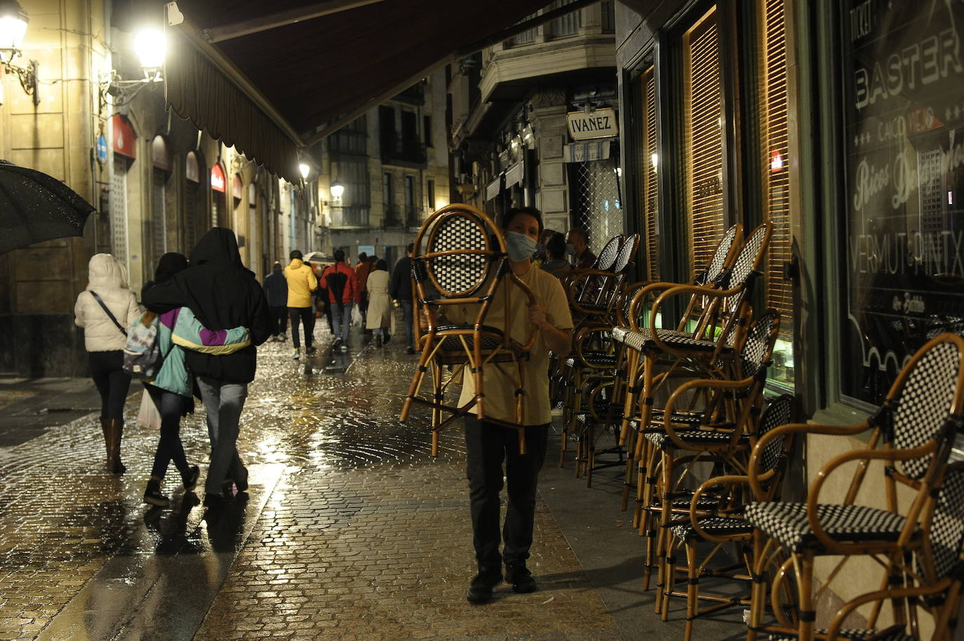 Fotos: Ambientazo en el Casco Viejo y Ledesma y botellones en Doña Casilda