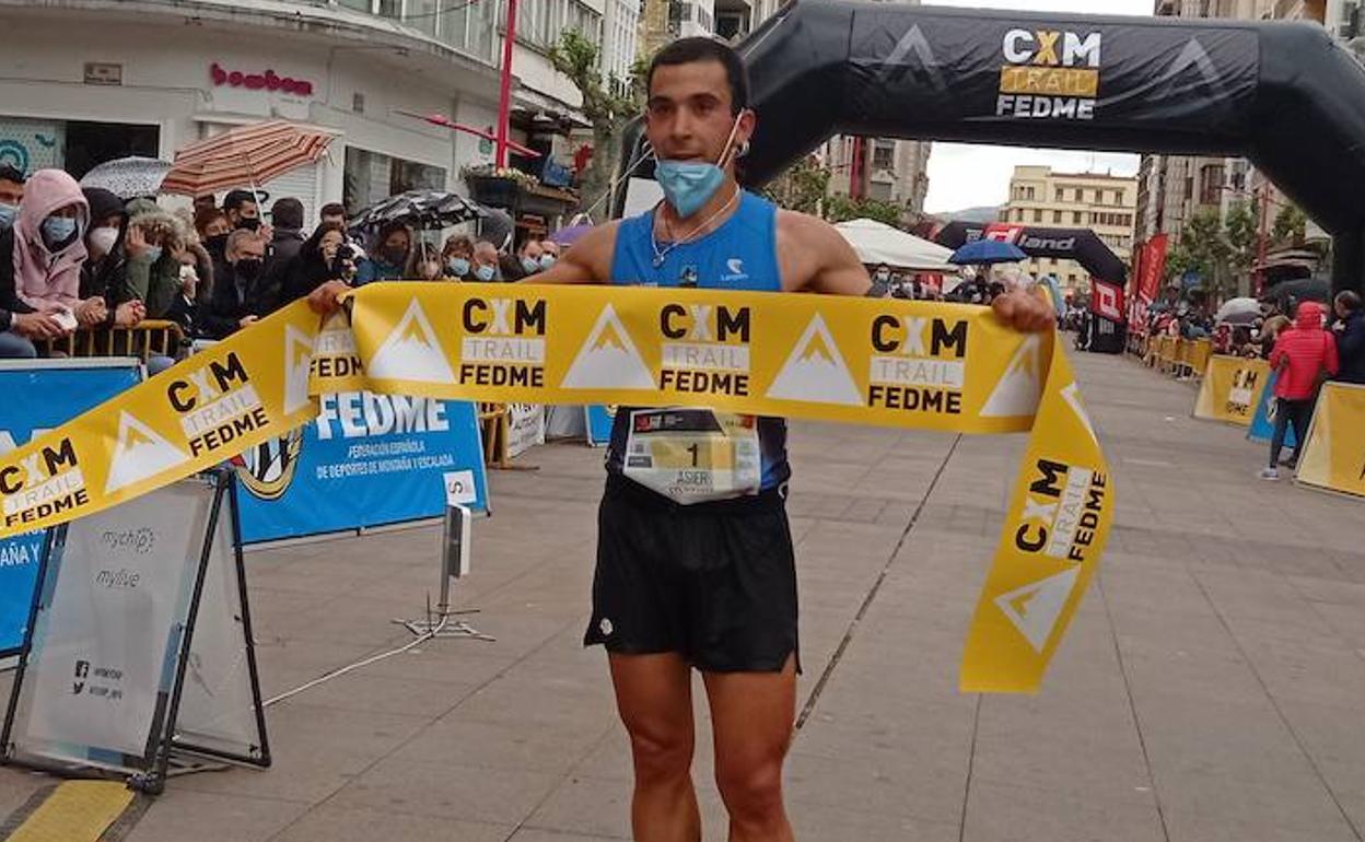 Asier Larruzea, nada más cruzar la Meta de Miranda. 