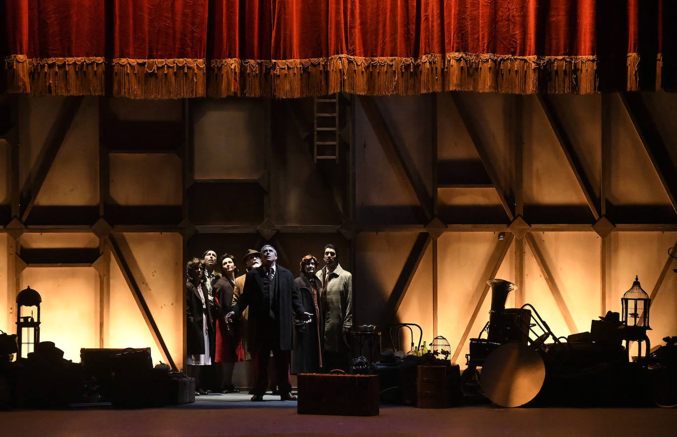 Fotos: Betitxe, la diseñadora vizcaína que hace magia en el teatro