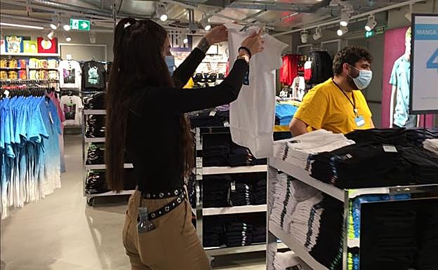 Interior de la nueva tienda de Primark en Bilbao.