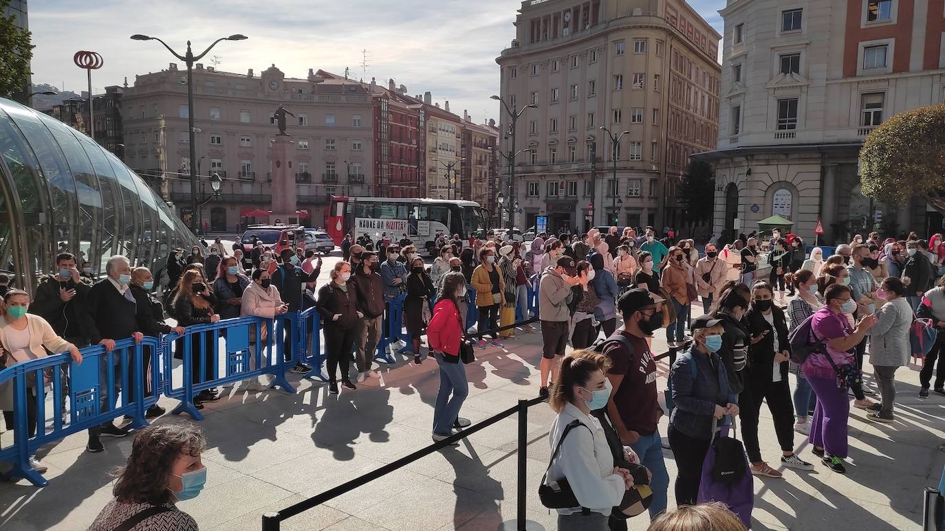 Fotos: Colas en la apertura del Primark de Bilbao