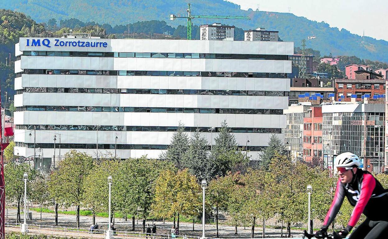 Adeslas ofrece comprar acciones de IMQ para dar una salida al conflicto de la compañía