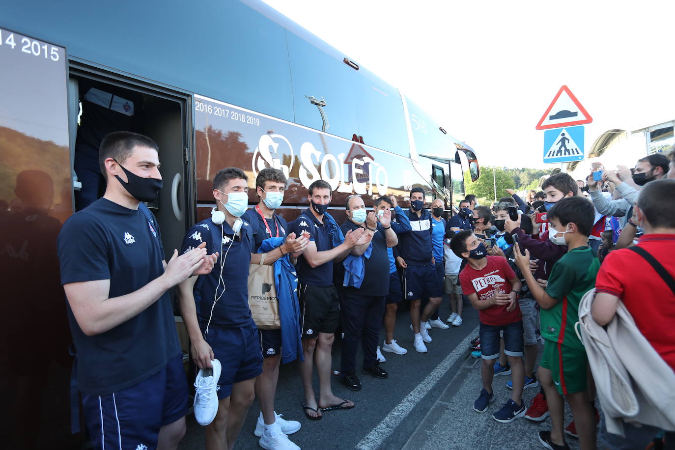 Fotos: El pueblo de Amorebieta festeja el ascenso