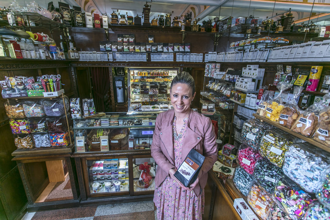 Fotos: 23 comercios centenarios se aferran al presente en Vitoria