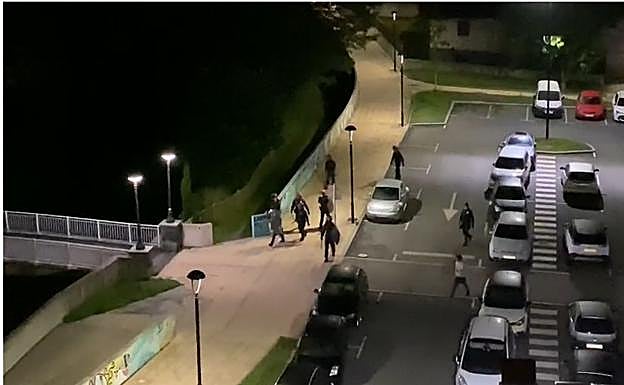 Cuatro detenidos en Azpeitia por desórdenes públicos a raíz de un macrobotellón de 400 personas