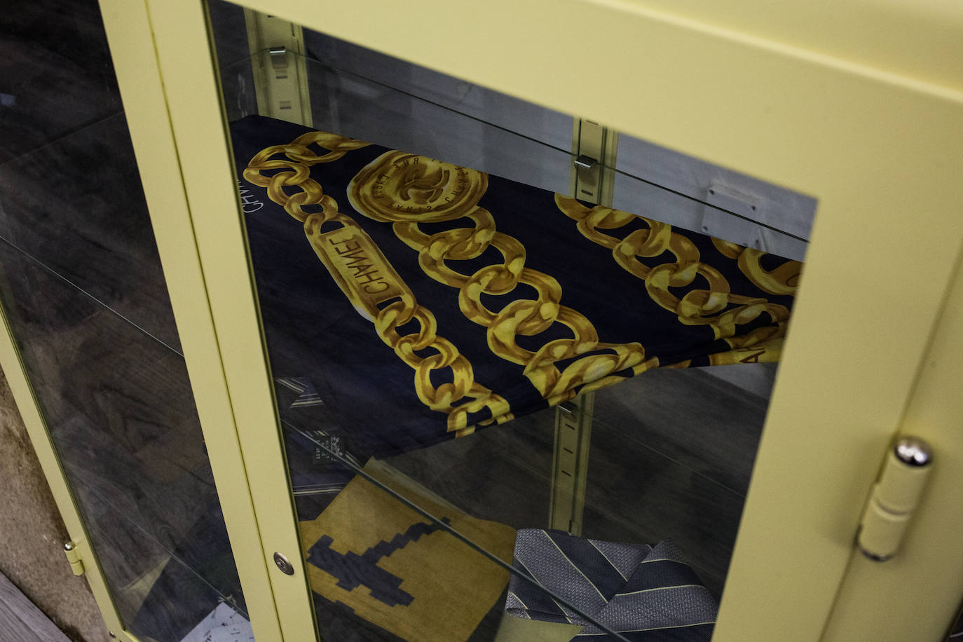 Fotos: Dos jóvenes abren una tienda &#039;vintage&#039; de ropa de segunda mano en Bilbao